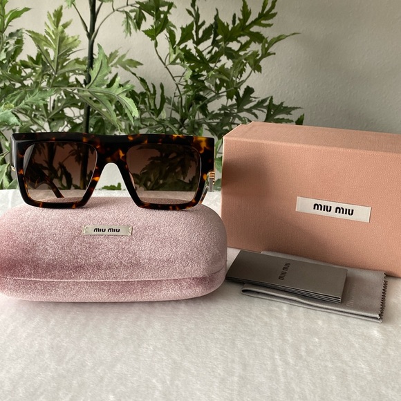 Miu Miu Accessories - Miu Miu Square Flat Top Modern Contemporary Sunglasses (SMU10W, Honey Havana)